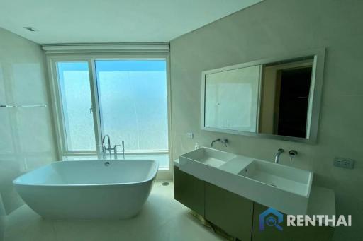 For sale condo 3 bedrooms at Reflection Jomtien Beach