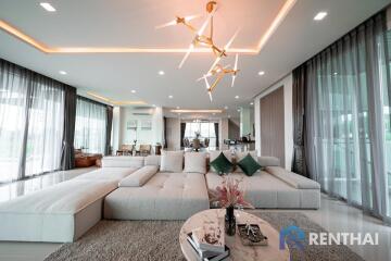 Experience Luxury Living in Pattaya - Buy Your Dream House Now!