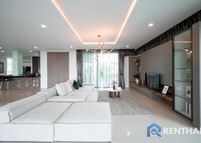 Experience Luxury Living in Pattaya - Buy Your Dream House Now!