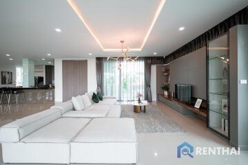 Experience Luxury Living in Pattaya - Buy Your Dream House Now!