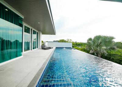 Experience Luxury Living in Pattaya - Buy Your Dream House Now!