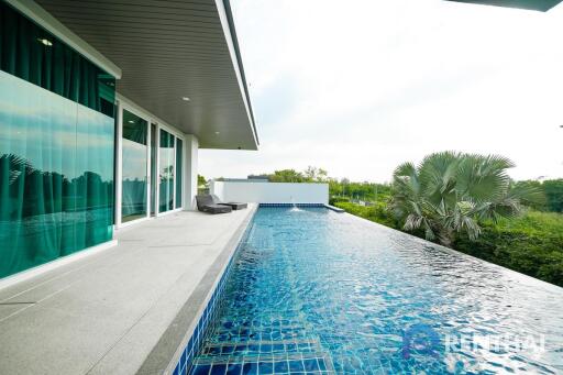 Experience Luxury Living in Pattaya - Buy Your Dream House Now!