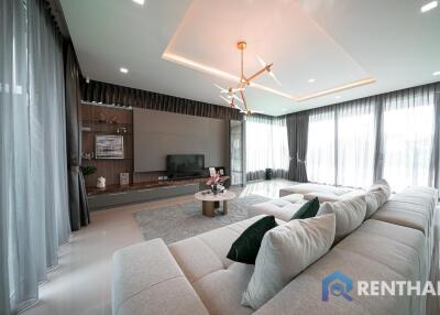 Experience Luxury Living in Pattaya - Buy Your Dream House Now!