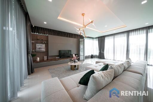 Experience Luxury Living in Pattaya - Buy Your Dream House Now!