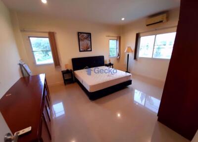 4 Bedrooms House East Pattaya H010662