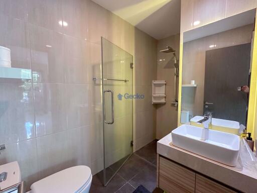 2 Bedrooms Condo in The Point Pratumnak C010351