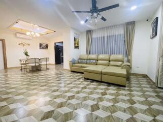 4 Bedrooms House in The Delight Cozy East Pattaya H010658