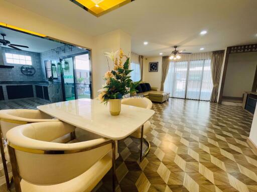 4 Bedrooms House in The Delight Cozy East Pattaya H010658