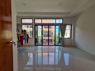 4 Bedrooms bed in House in Mid Town Villas in Central Pattaya H009021