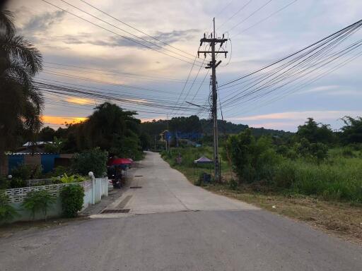 Land available in Bang Saray L010238