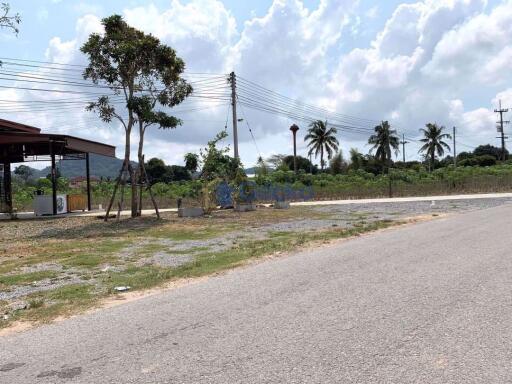 Land available in Bang Saray L010238