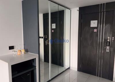 Studio Condo in Sky Residences Pratumnak C009155