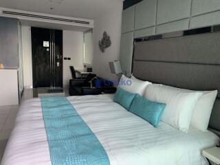 Studio Condo in Sky Residences Pratumnak C009155