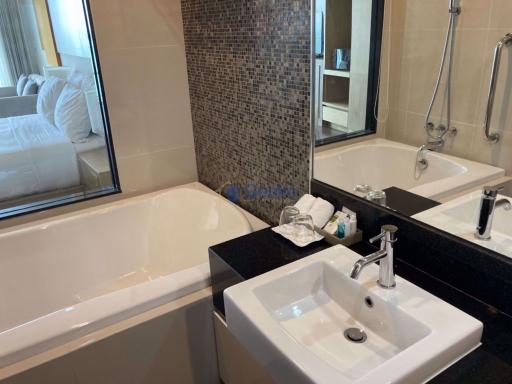 Studio Condo in Movenpick White Sand Beach Pattaya Na Jomtien C010204