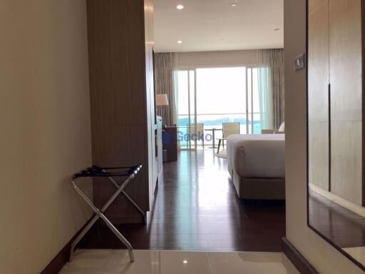 Studio Condo in Movenpick White Sand Beach Pattaya Na Jomtien C010204