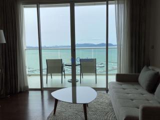 Studio Condo in Movenpick White Sand Beach Pattaya Na Jomtien C010204