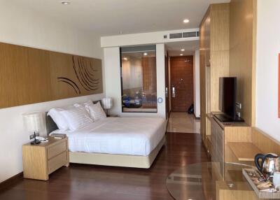 Studio Condo in Movenpick White Sand Beach Pattaya Na Jomtien C010204