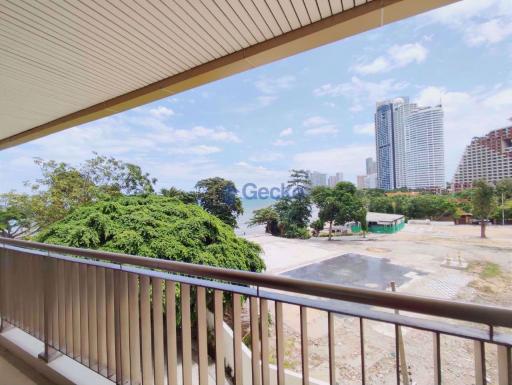 1 Bedroom Condo in The Cove Pattaya Wongamat C010192