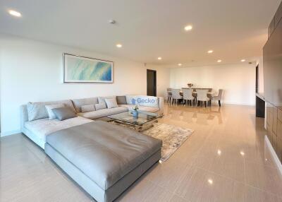 3 Bedrooms Condo in The Elegance Pratumnak C010187