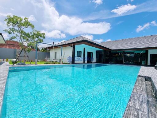 7 Bedrooms House in Swiss Paradise Village East Pattaya H010178