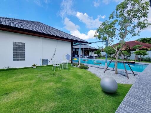 7 Bedrooms House in Swiss Paradise Village East Pattaya H010178