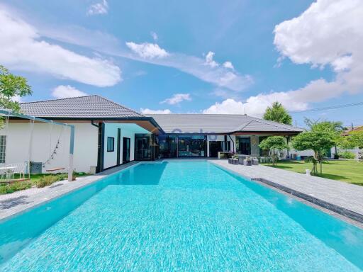 7 Bedrooms House in Swiss Paradise Village East Pattaya H010178
