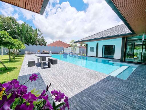 7 Bedrooms House in Swiss Paradise Village East Pattaya H010178