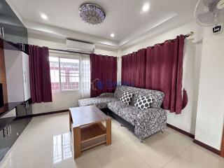 3 Bedrooms House in Fah Mi Aad Kan Village East Pattaya H009486