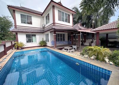 3 Bedrooms House in Fah Mi Aad Kan Village East Pattaya H009486