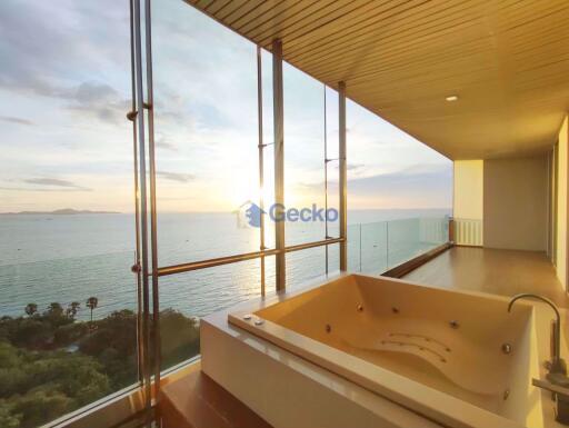 3 Bedrooms Condo in The Cove Pattaya Wongamat C010144