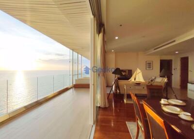 3 Bedrooms Condo in The Cove Pattaya Wongamat C010144