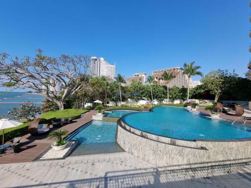 3 Bedrooms Condo in The Cove Pattaya Wongamat C010144