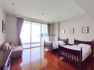 3 Bedrooms Condo in The Cove Pattaya Wongamat C010144