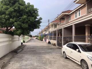 3 Bedrooms House in Chokchai Gardens 4 East Pattaya H009541