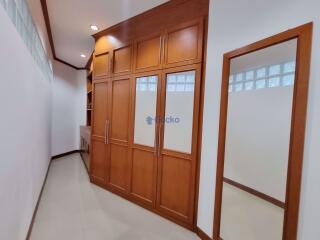 3 Bedrooms House in El Grande East Pattaya H010039