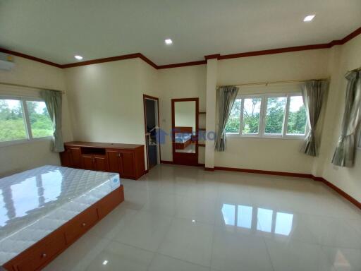 6 Bedrooms House East Pattaya H009602