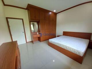 6 Bedrooms House East Pattaya H009602