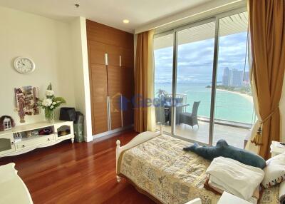 3 Bedrooms Condo in The Cove Pattaya Wongamat C010113