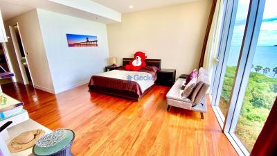 3 Bedrooms Condo in The Cove Pattaya Wongamat C010113