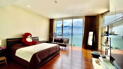 3 Bedrooms Condo in The Cove Pattaya Wongamat C010113