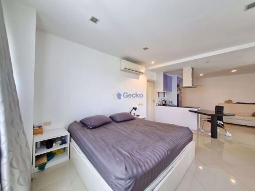 Studio Condo in Jada Beach Residence Jomtien C008614