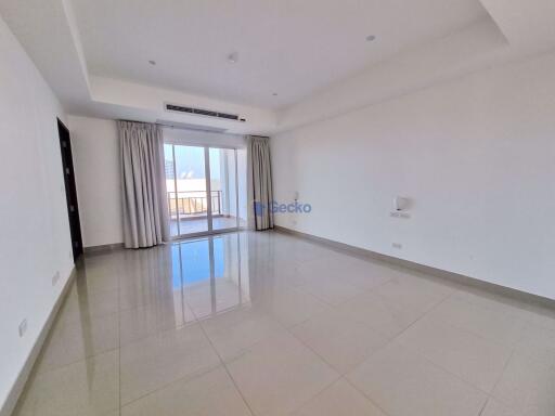 4 Bedrooms Condo in The Club House Residence Pratumnak C009768