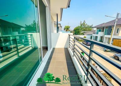 Hot Sale! Modern tropical 3 Bedroom house in prime location only 10 mins to Jomtien Beach /S-0632D