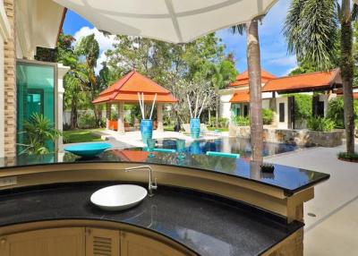 Exclusive 5-Bed Pool Villa near Boat Avenue