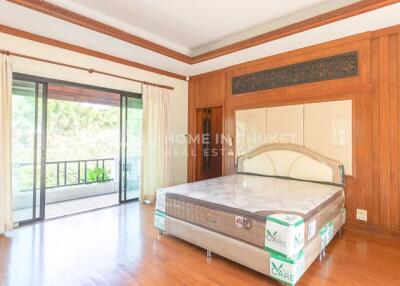 Spacious 7-Bedroom Villa near Nai Harn Beach