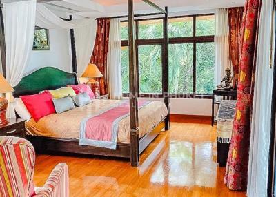 Spacious 7-Bedroom Villa in Marina