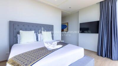 Modern 5-Bed Sea View Villa in Layan