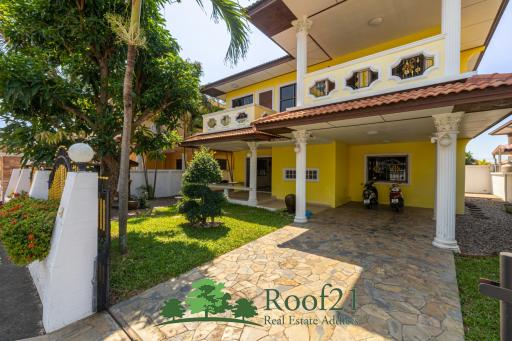 Two-storey house with 4 bedrooms near Sukhumvit Road, Pattaya.