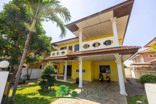 Two-storey house with 4 bedrooms near Sukhumvit Road, Pattaya.