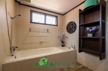 Two-storey house with 4 bedrooms near Sukhumvit Road, Pattaya.